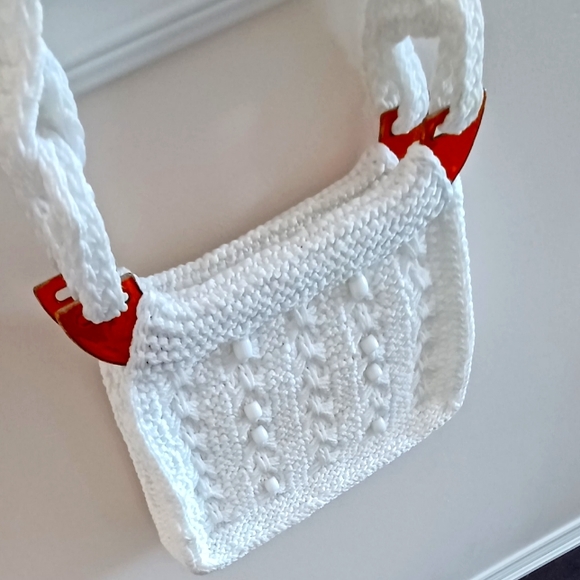 Absolutely amazing white crocheted purse. - Picture 5 of 7